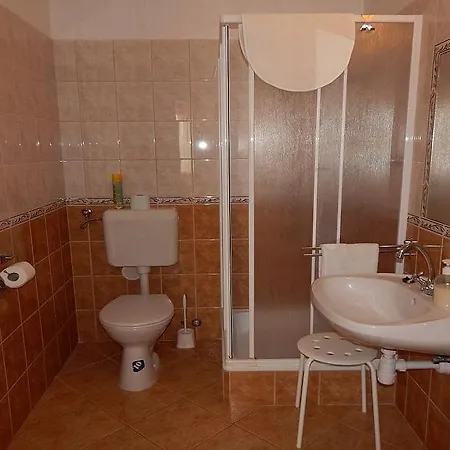 Konukevi Peregrinus Vendeghaz Eğri